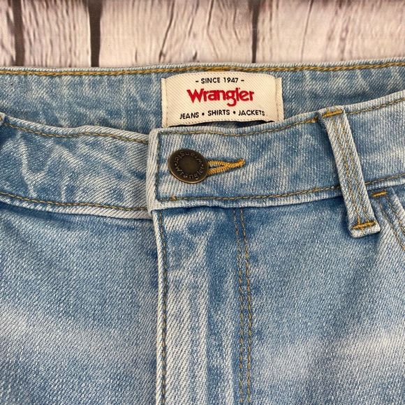Wrangler Women’s Distressed High Rise Wide Leg Jeans Size 6 NWOT. - Picture 4 of 7
